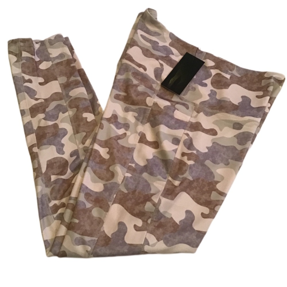 💙❤️ LegEnd Women’s High Waisted Pink Camo Printed Legging w/pockets